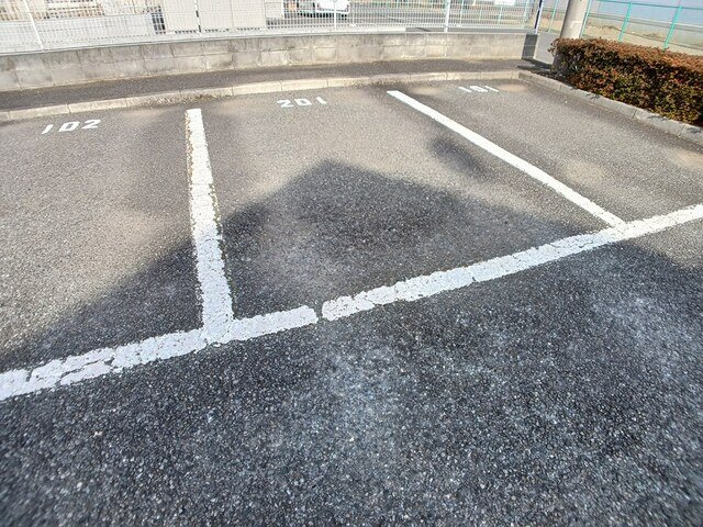 ソフィーナひがし野の駐車場