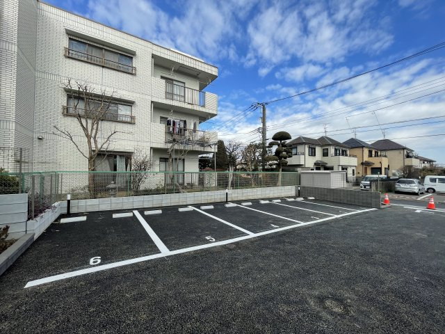 ウィンドテラス矢切の駐車場