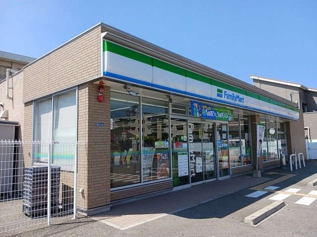 Ｒｏｙａｌ　Ｌｉｆｅの周辺|ファミリーマート様まで140m