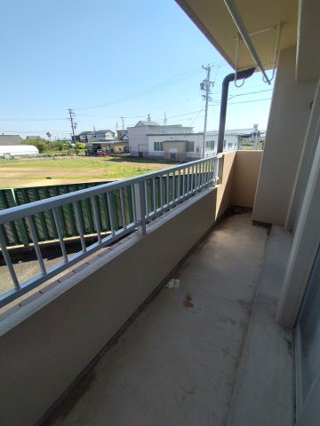 リバーサイドつるぎのバルコニー|同建物内別部屋の写真です。