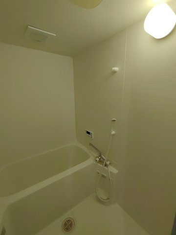 リバーサイドつるぎの浴室|同建物内別部屋の写真です。