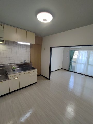 リバーサイドつるぎの居間・リビング|同建物内別部屋の写真です。