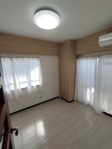リバーサイドつるぎの居間・リビング|同建物内別部屋の写真です。