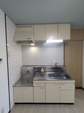 リバーサイドつるぎのキッチン|同建物内別部屋の写真です。