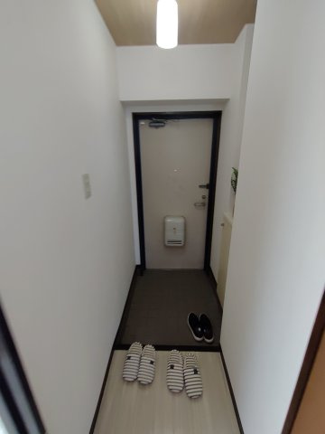 リバーサイドつるぎの玄関|同建物内別部屋の写真です。
