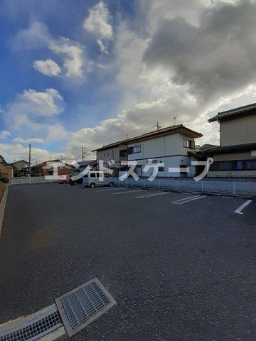 メゾン　アムールの駐車場|高崎、前橋のお部屋探しはエンドスケープまで！お客様の理想お聞かせ下さい♪