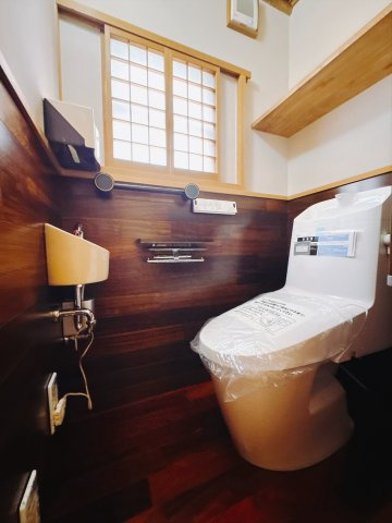 【中古戸建】高崎市上和田町のトイレ|■トイレ｜1階、2階にもトイレをご用意しております♪窓付きなので常に換気もでき、綺麗保てます♪