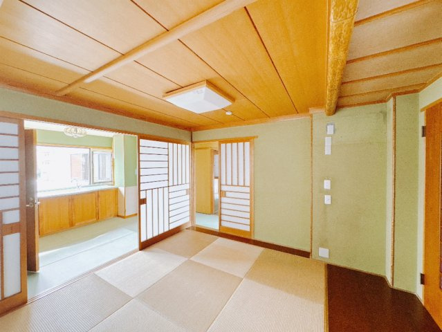 【中古戸建】高崎市上和田町の和室|■和室｜おじいちゃんやおばあちゃんが遊びに来たときにゆったりとくつろげるスペースがあると喜んでくれますよね♪
