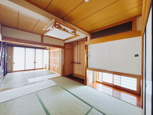 【中古戸建】高崎市上和田町の和室|■和室｜意外と場所をとるアイロンがけや、お洗濯物を畳むときにも広々と使うことができ、ちょっと一休みしたいとき、すぐに横になれるのも魅力です♪