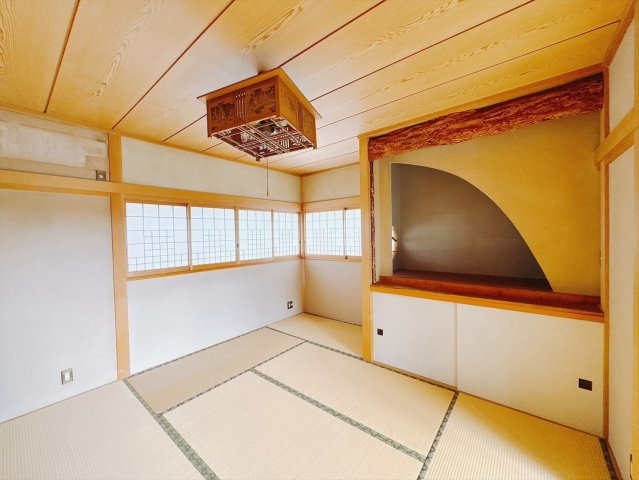【中古戸建】高崎市上和田町の和室|■和室｜和室でしか味わえない畳ならではの香りや素材で和のやすらぎを感じてください♪休日はお子様とお昼寝するのにも最適です！