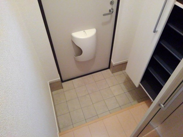 サンライズ八筋の玄関