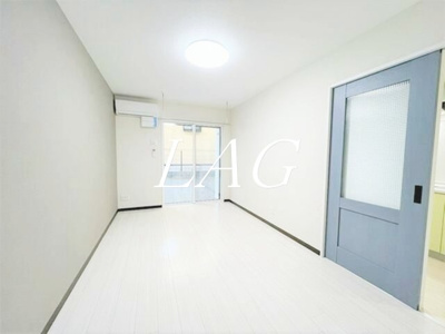 【居間・リビング】 | メゾン・リッツ | 洋室のお部屋です。