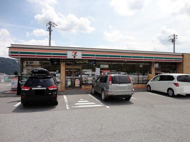 プリムローズ　Ｂの周辺|セブンイレブン東部滋野店まで300m