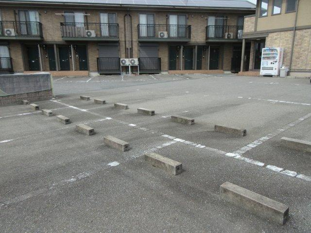 サニーハイツミキB棟の駐車場