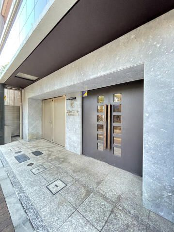 スカイコート本郷東大前弐番館のエントランス