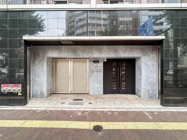 スカイコート本郷東大前弐番館のエントランス