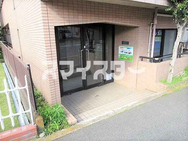 アーバンホーム日野台のエントランス