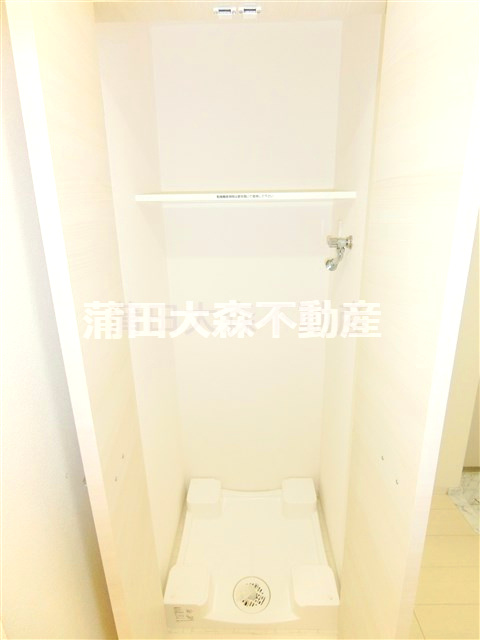 ブライズ蒲田SOUTHの設備|棚付きの洗濯機置き場