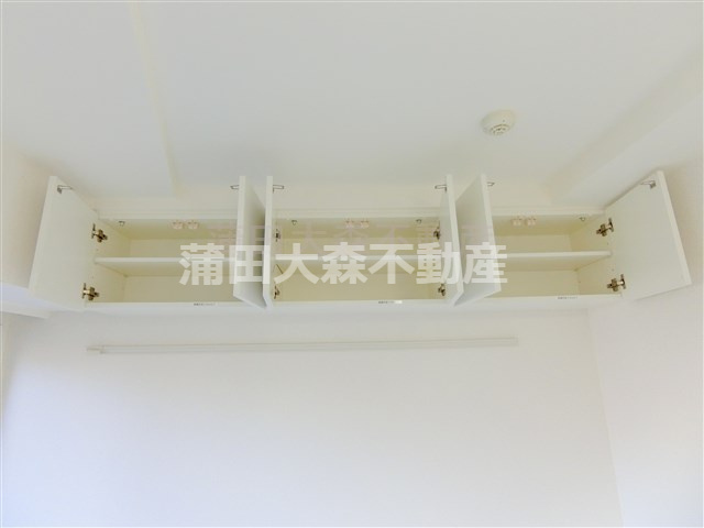 ブライズ蒲田SOUTHの設備|洋室上部の吊戸棚収納！で収納力UP
