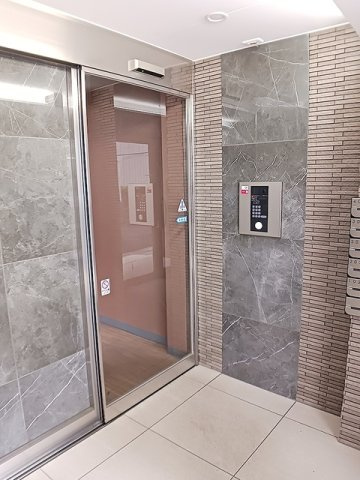 カーサ　アリビオのエントランス