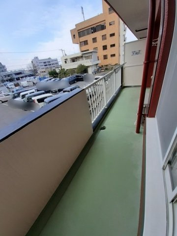 ビサイド・スリーのバルコニー