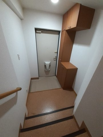 ビサイド・スリーの玄関