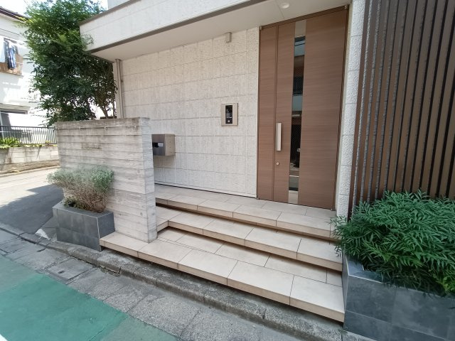 ラ　ボヌールのエントランス