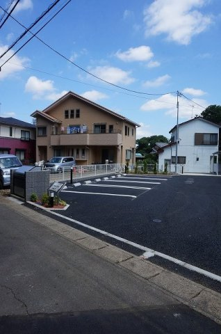 ニューエアリーの駐車場