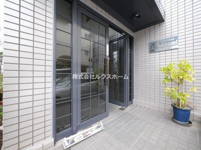 コーポラスムツミのエントランス|落ち着いたエントランスです