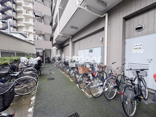レクセル青戸の駐輪場|ドキドキの新生活も、安心してスタート。ぴったりの住まいを見つけませんか？クランディアが一緒に住まい選びをサポートします‼　まずは、お気軽にお問合せください　＃クランディア