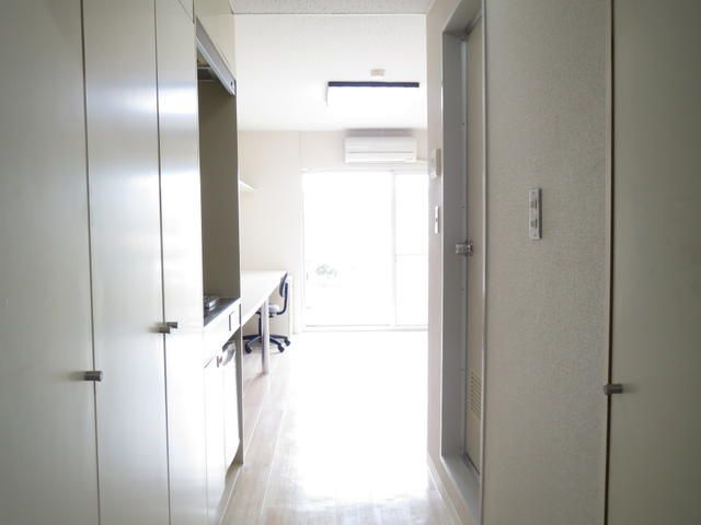 ドミール玉川学園の玄関