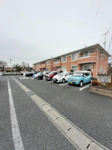 メゾン・アンソレイエ　Ⅱの駐車場|高崎、前橋のお部屋探しはエンドスケープまで！お客様の理想お聞かせ下さい♪