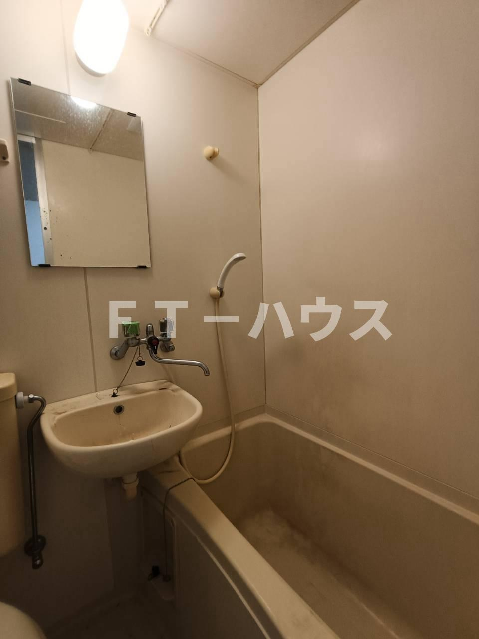 船橋市東中山１丁目のアパートの浴室