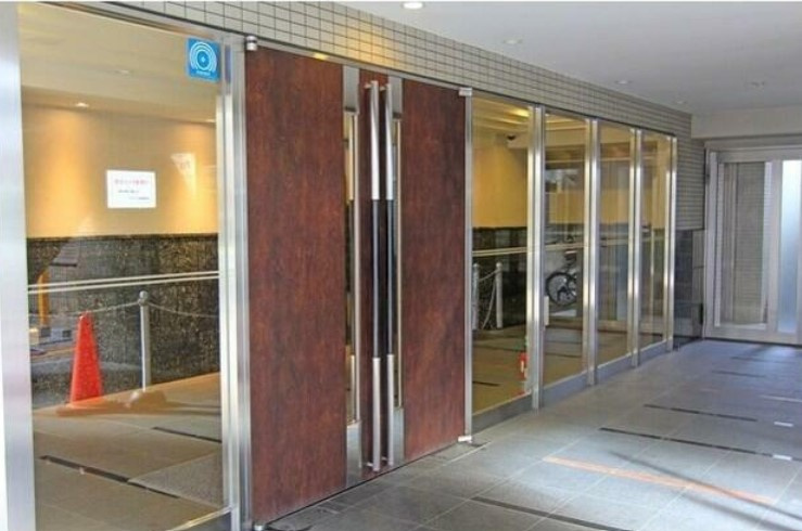 北区滝野川５丁目の賃貸マンションのエントランス