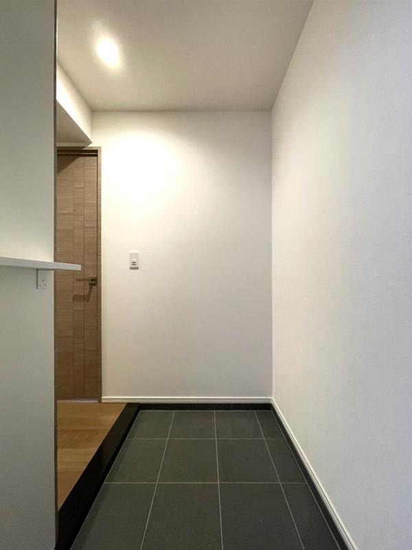 福岡市中央区鳥飼３丁目の賃貸マンションの玄関|物件の画像12