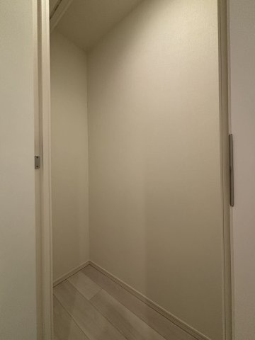 玄関横にある納戸。