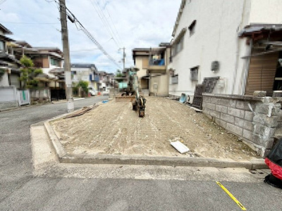 【前面道路含む現地写真】 | 石津町３丁　売土地 | 角地ですので、開放感がある土地です♪夢のマイホームをここで実現してくださいね！
