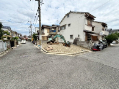 【前面道路含む現地写真】 | 石津町３丁　売土地 | 南・西向きの角地！日当たり・通風良好♪たっぷりの陽光に包まれる明るい住まいになりますね♪