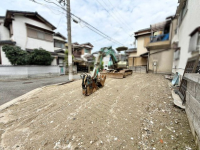 【前面道路含む現地写真】 | 石津町３丁　売土地 | 【閑静な住宅地でのびのび子育て】閑静な住宅地で子育て家族にピッタリ！毎日のお散歩も快適な緑に恵まれたエリアです♪