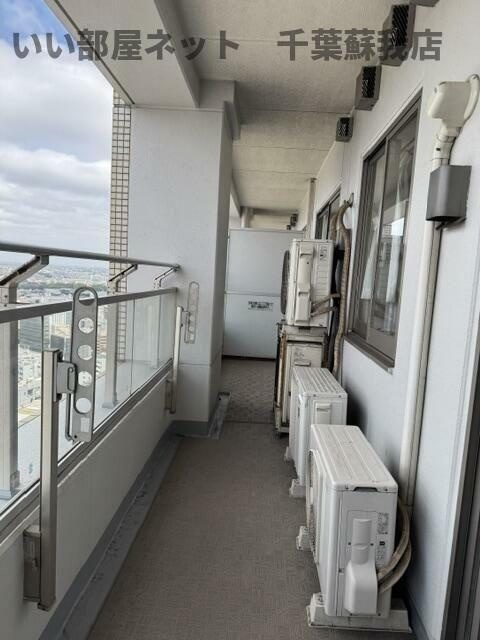 ＣＨＩＢＡ　ＣＥＮＴＲＡＬ　ＴＯＷＥＲのバルコニー|バルコニーからの眺めを楽しみながら食事をしませんか