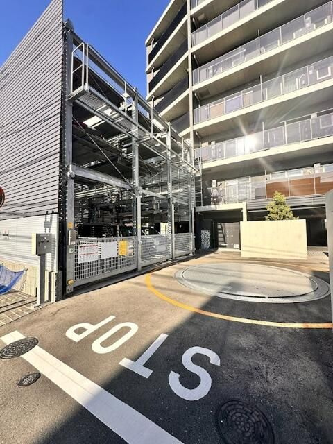 デュオステージ中山の駐車場