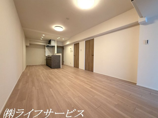 【居間・リビング】 | エバーグリーン淀川４号館 | リビングルーム12.6帖／リフォーム済につき即入居可！