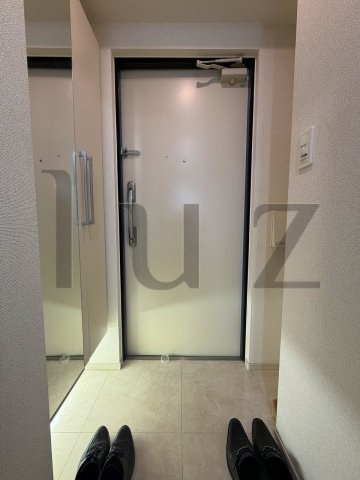 カーサイリーデニシノの玄関