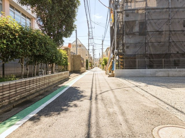 北区西ヶ原4丁目 限定1区画の前面道路含む現地写真|開放感溢れる角地に面し陽当り・風通し良好な好立地です
是非現地にて実際にご見学ください♪♪