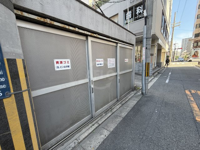 プルミエール江坂の設備|ゴミ置き場
外観