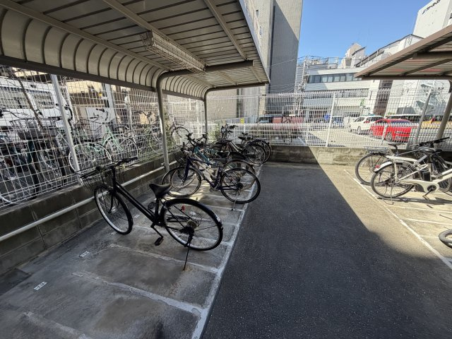 プルミエール江坂の内装|駐輪場
外観