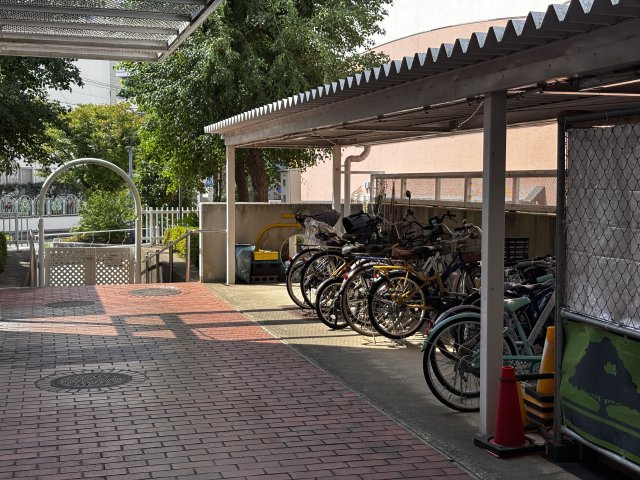 妙法寺駅前住宅の駐輪場
