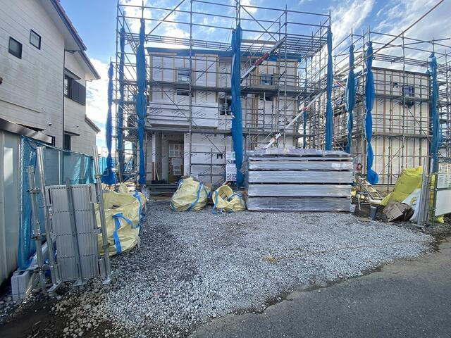 裾野市平松の新築一戸建の外観|建築中（９／２２撮影）