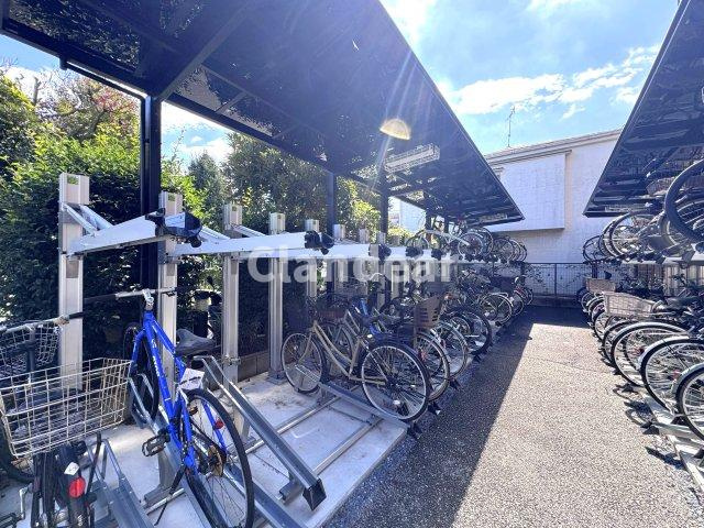 レジデンシャル西新井グランコートの駐輪場|ドキドキの新生活も、安心してスタート。ぴったりの住まいを見つけませんか？クランディアが一緒に住まい選びをサポートします‼　まずは、お気軽にお問合せください　＃クランディア