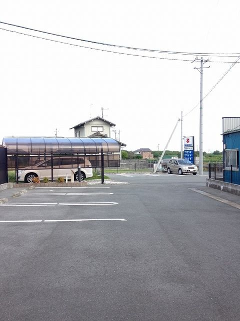 ペンネブランの駐車場